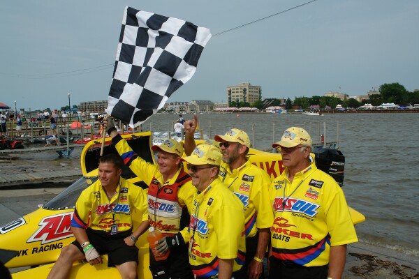 Champ Boat Winner Terry Rinker and Crew