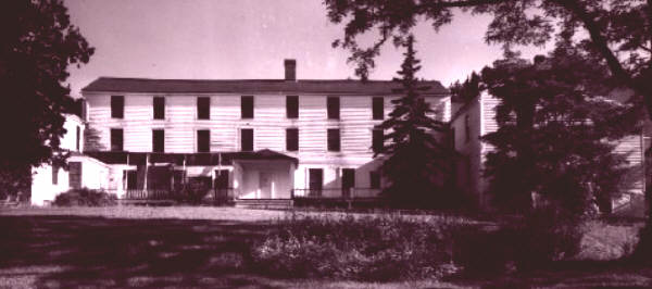 mackinac_mission_house_hotel.jpg